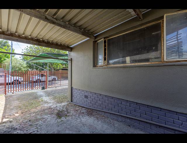 5 BEDROOM HOUSE FOR SALE IN OAKDALE